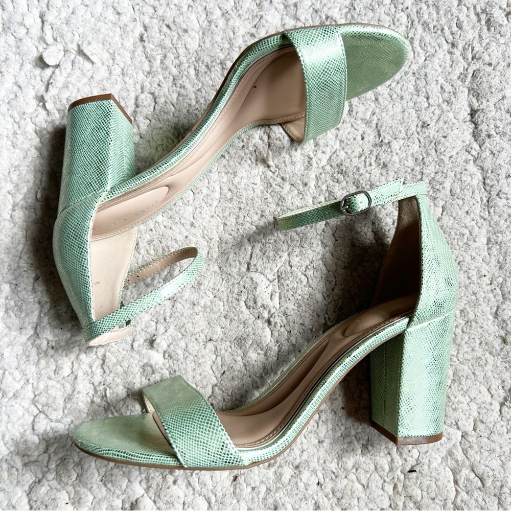 Kelly & Katie Metallic Silver Snakeskin Green Textured Block Heel Ankle Sandals